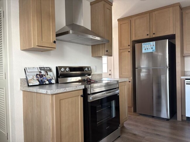 Building Photo - 2060 N Center St