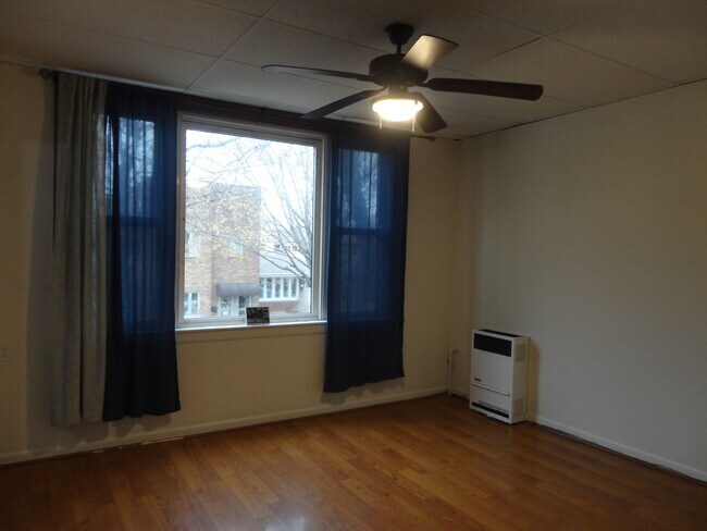 Building Photo - 3749 S Union Ave