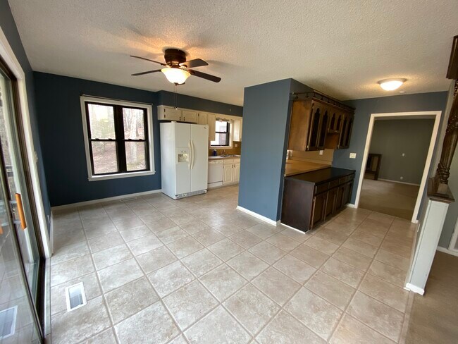 Building Photo - 106 Arias Way