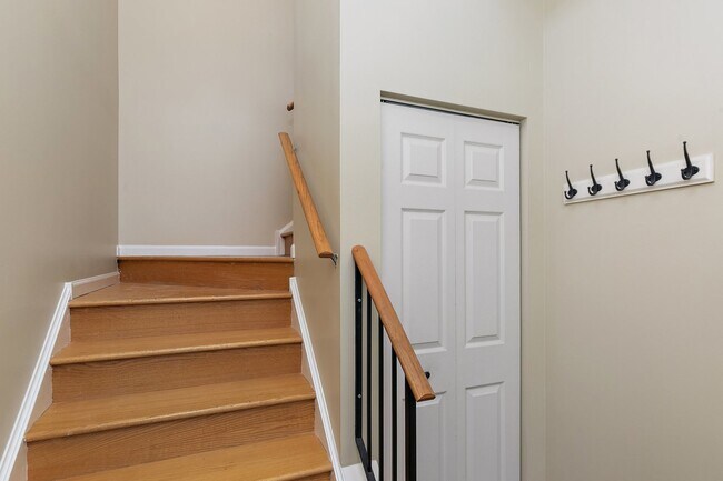 Foto del edificio - 240 Camel Bend Ct