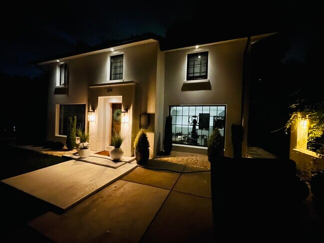 Building Photo - 204 Datura Dr