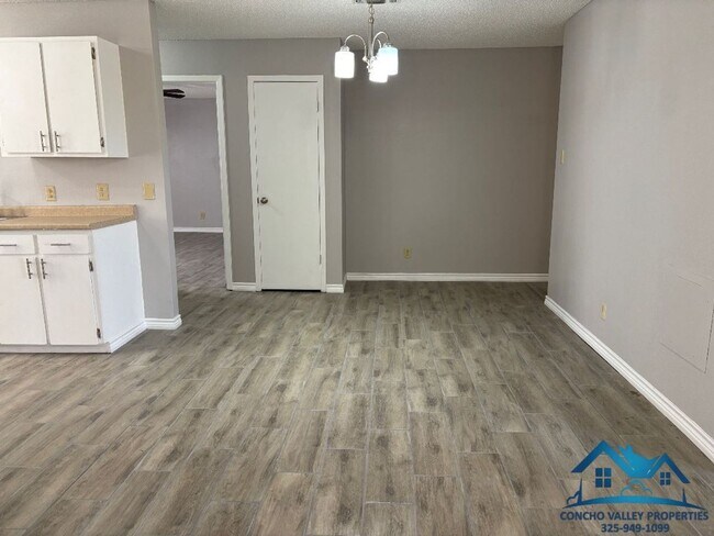 Building Photo - For Rent - 4 Bed/2 Bath near Goodfellow AFB