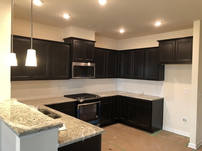 Building Photo - 11 Rambler Ln