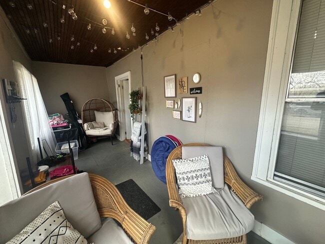 Building Photo - Large 2 Bedroom w/ Covered Patio & Sun Deck!