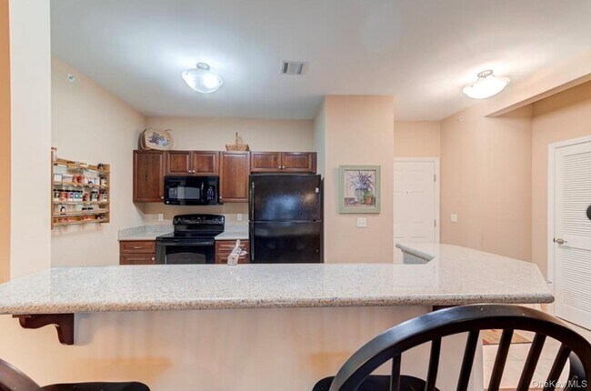 Foto del edificio - 943 Tower Ridge Cir