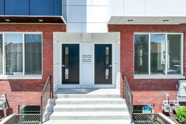 Entrance - Richmond Square