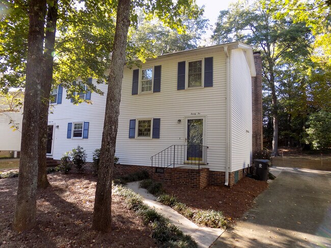 Building Photo - 22 Dover Dr