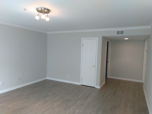 Building Photo - 1927 Cloverfield Blvd