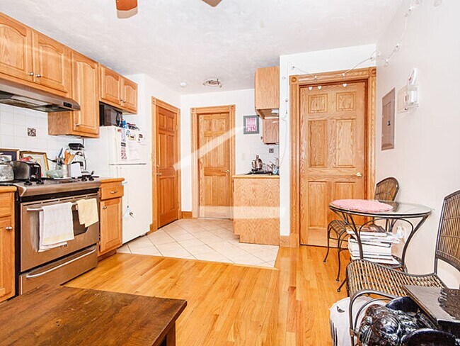 Building Photo - Really nice beacon hill 2 bed......