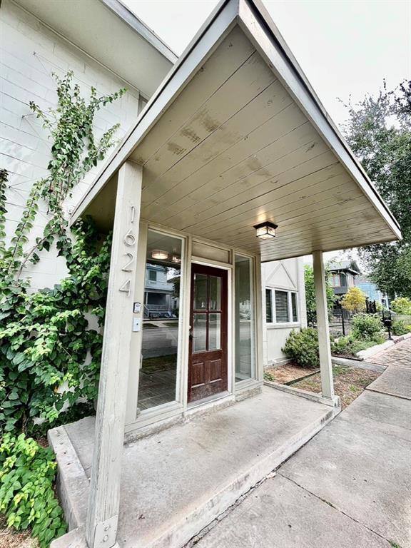 Primary Photo - 1624 Sealy Ave