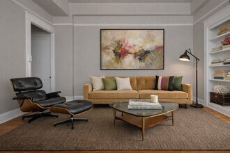 Large Studio, 400sf / Living Area - The Dulion