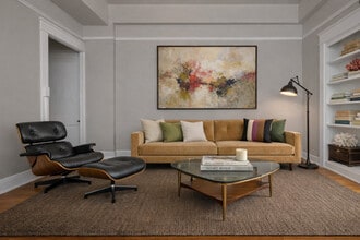 Large Studio, 400sf / Living Area - The Dulion