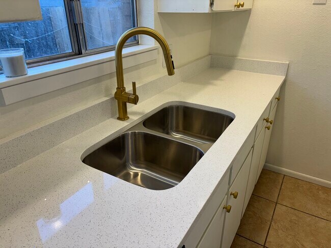 Photo - Windsor Apartment