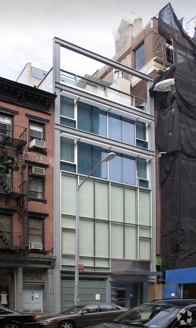 Building Photo - 144 Reade St
