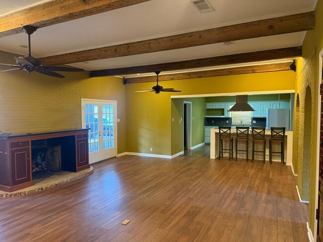 Building Photo - Rental Available Now in Lake Sherwood Acres!