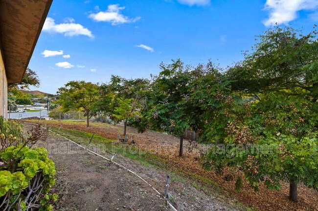 Foto del edificio - 8823 Los Coches Rd