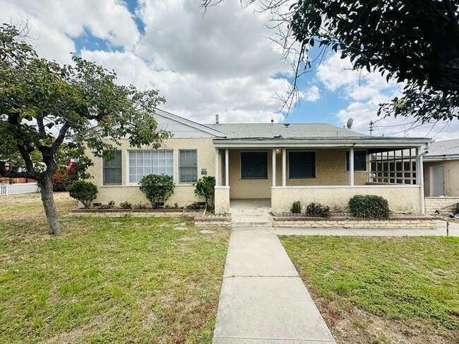 Single-Story Home on a Large Lot in Redlands - Single-Story Home on a Large Lot in Redlands