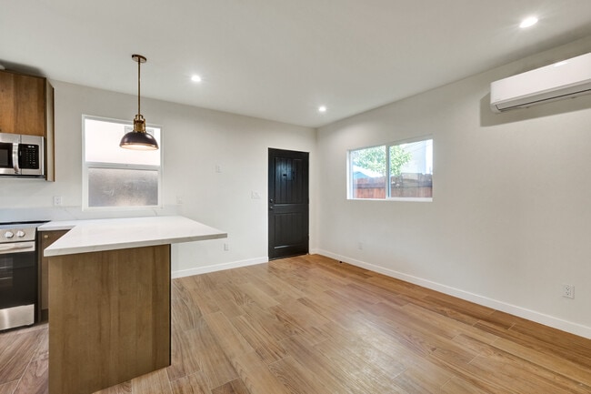 Building Photo - 1106 5th Ave