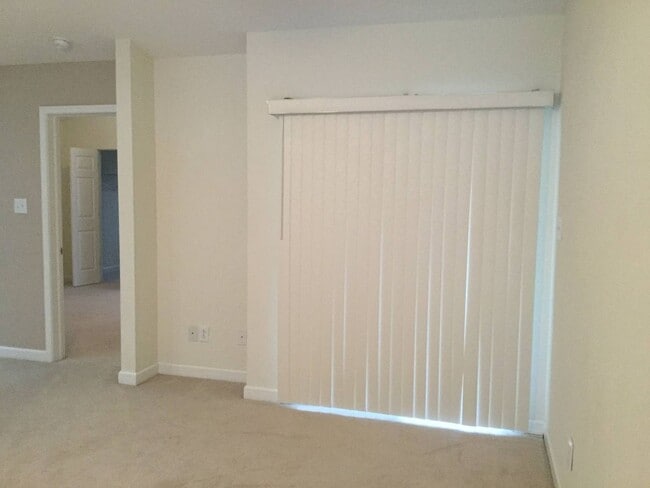 Building Photo - Duplex in desired New Bern