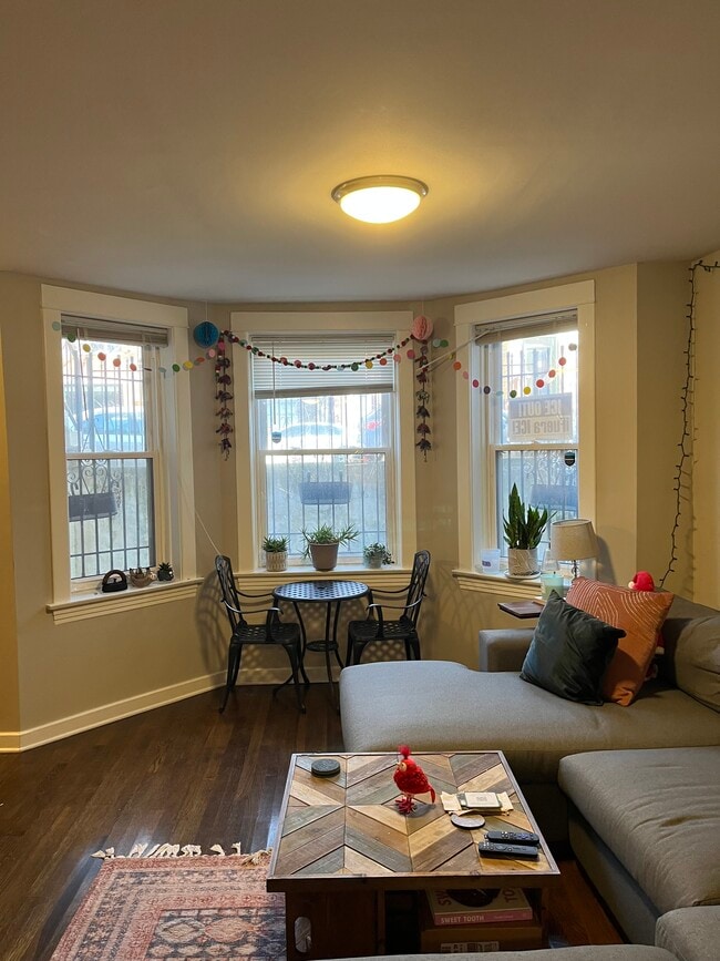 Building Photo - 1726 N Honore St