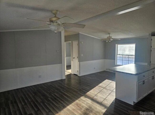 Building Photo - 6274 Cree Ct