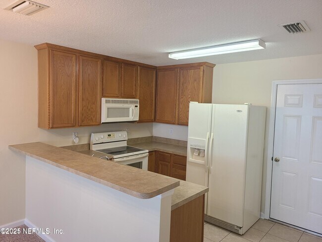 Foto del edificio - 1500 Calming Water Dr