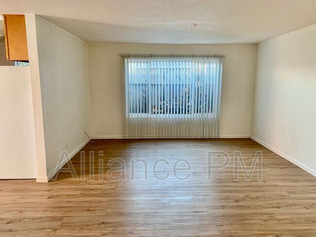 Foto del edificio - 1169 Evans Dr