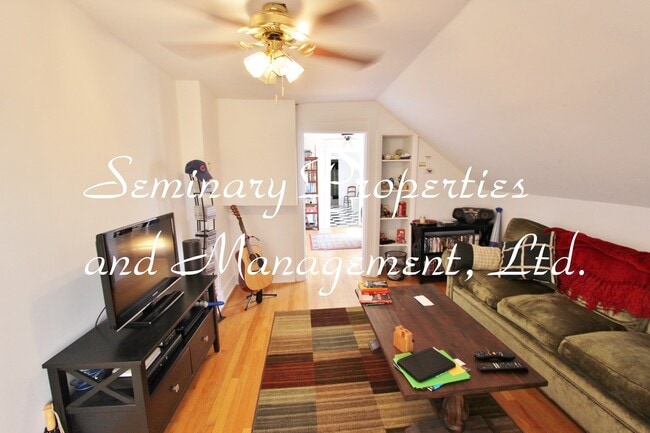 Building Photo - 3311 N Hoyne Ave