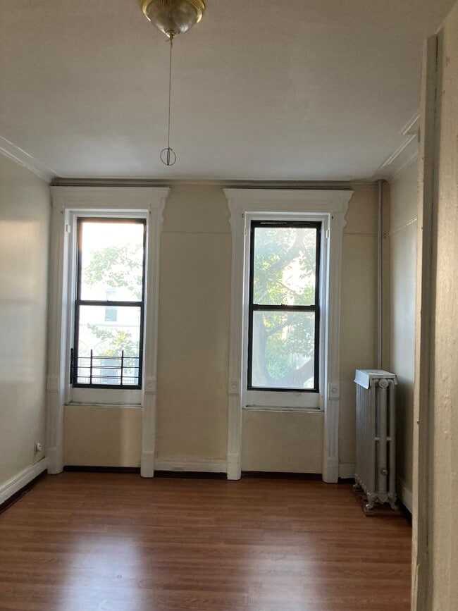 Building Photo - 48 Patchen Ave