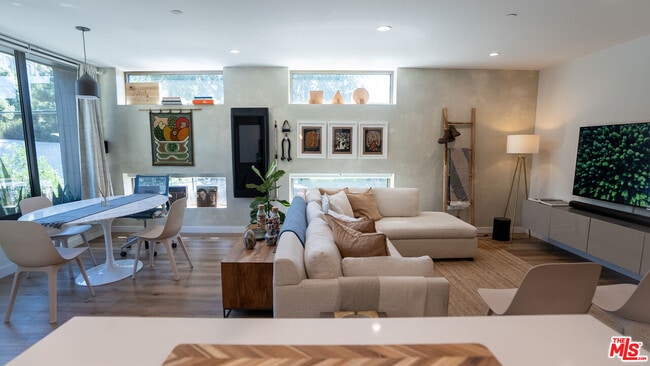 Building Photo - 2811 Waverly Dr