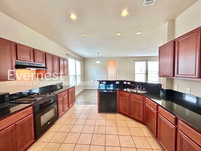 Building Photo - 3 Bed/3.5 Bath Home with Garage / Pet-Friendly / Available Now!