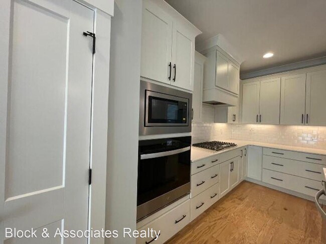 Foto del edificio - 4 br, 4 bath House - 200D E Moore St