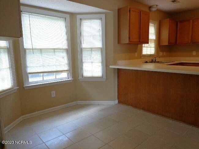 Building Photo - Beautiful 4 Bedroom Home-122 Archdale Drive