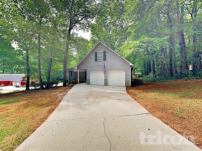 Building Photo - 605 Lake Dr SW