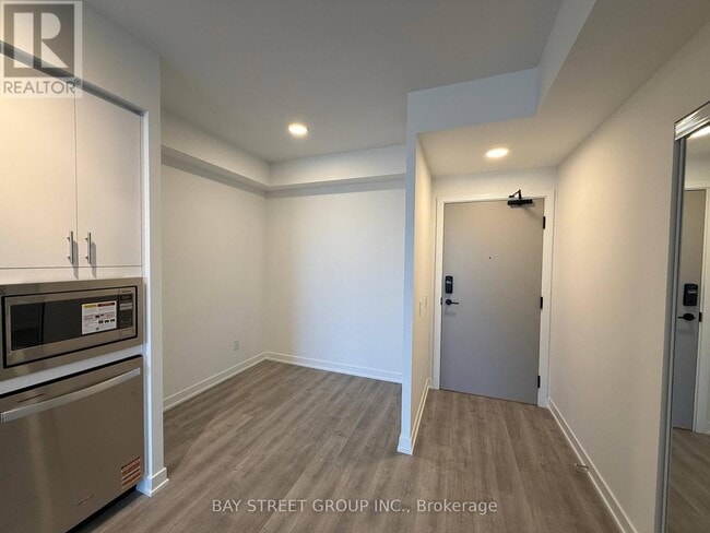 Building Photo - 5105 Hurontario St