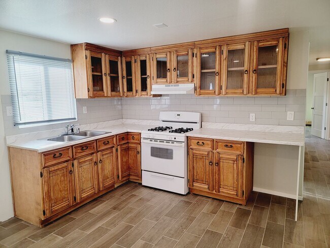 Building Photo - Charming 3 bedroom, 2 bath mobile home in ...
