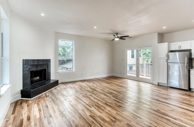 Building Photo - 5105 Vandelia St