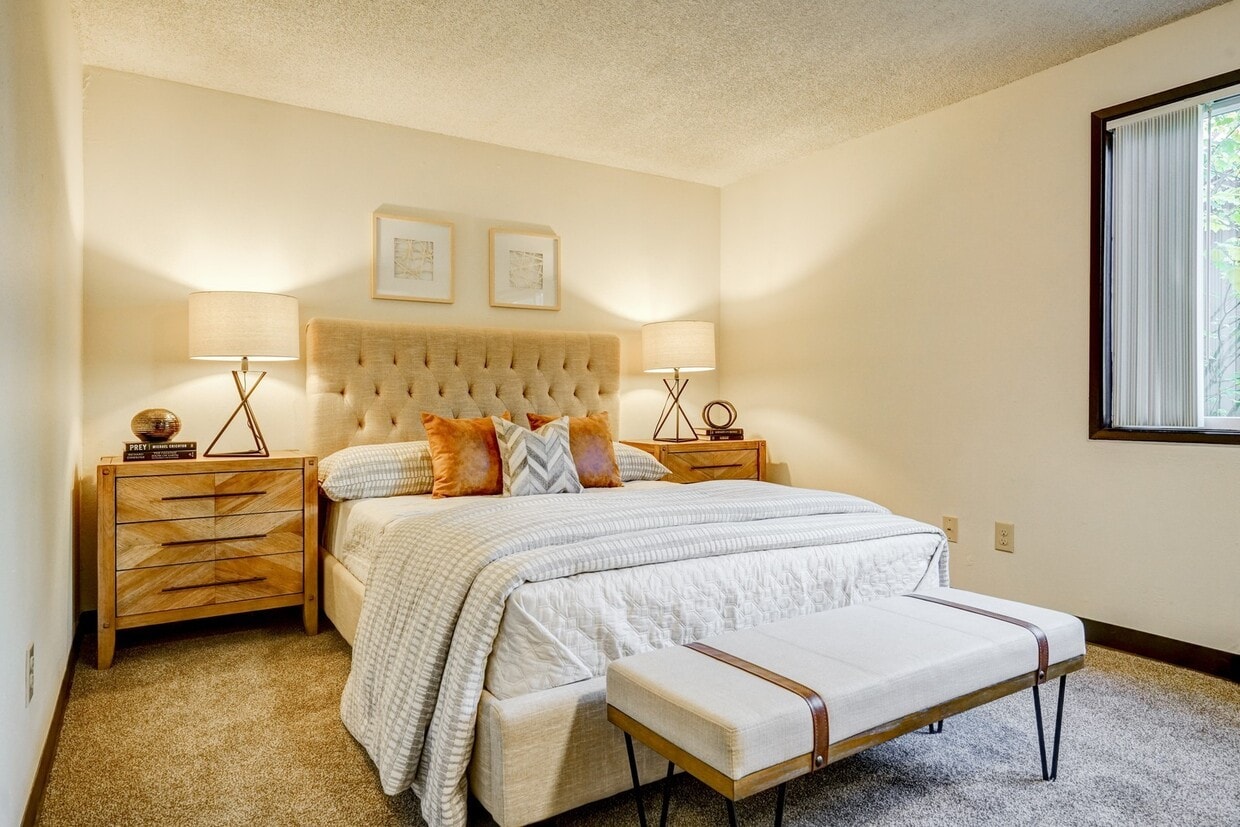 Primary Photo - Spacious and immaculate one bedroom! Heat ...