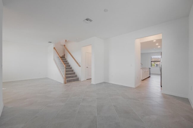 Building Photo - 3204 Altimira Dr