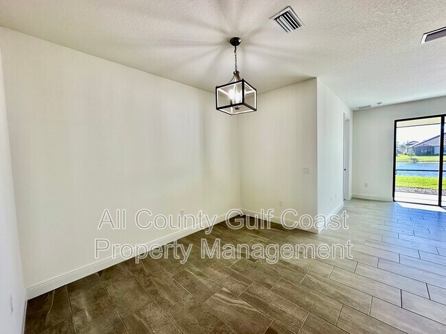 Building Photo - 333 Palmaria Ct