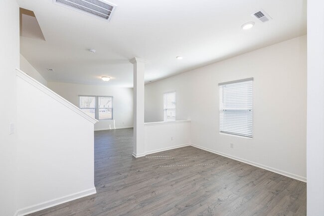 Building Photo - 4 Bedroom Home Piedmont School District AV...