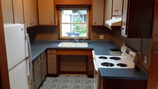 Building Photo - 607 House