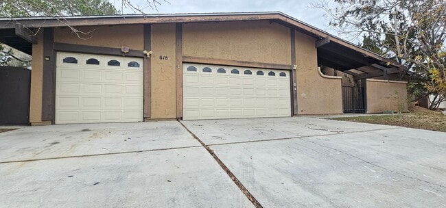 Building Photo - 818 Sherri St