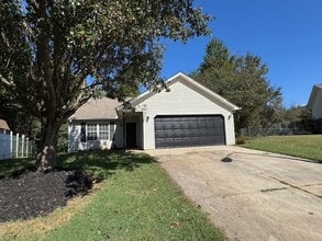 Building Photo - 605 Jaguar Ln
