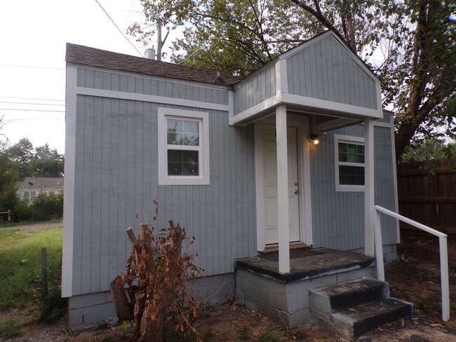 Building Photo - Great re-do, totally electric water included in rent