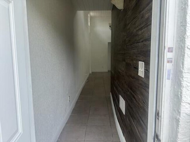 Building Photo - LEASE ONLY - 401 North West 16 Ave