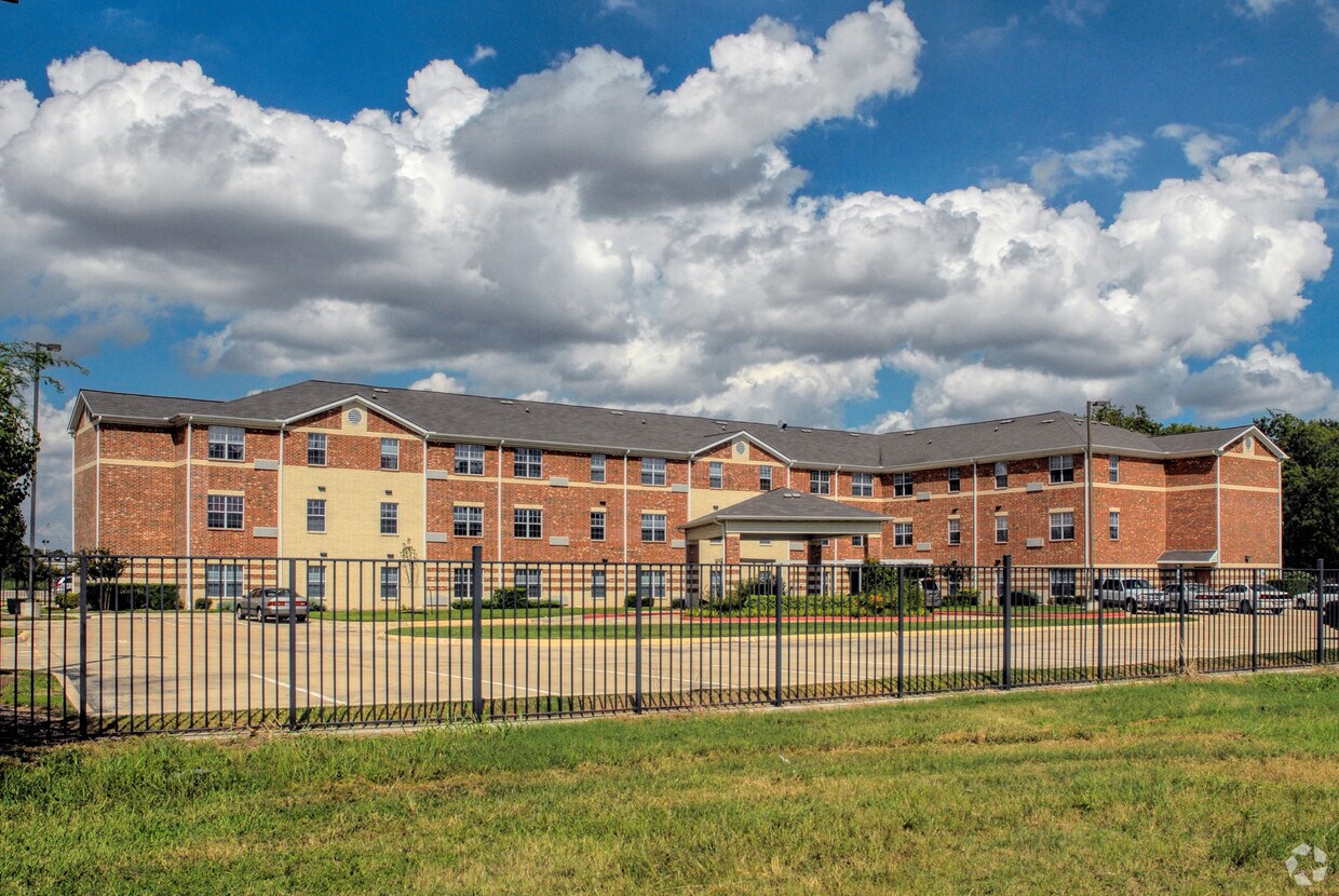 Building Photo - Bayou Glen