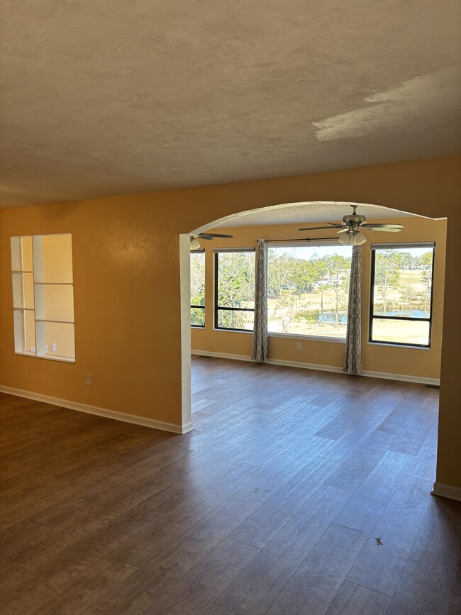 Livingroom looking into sunroom - 1620 View Ln