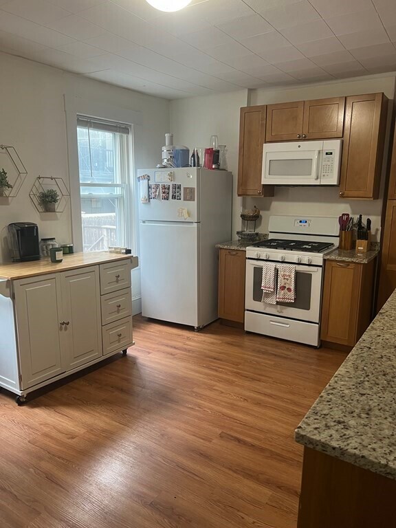 Building Photo - 211 Athens St