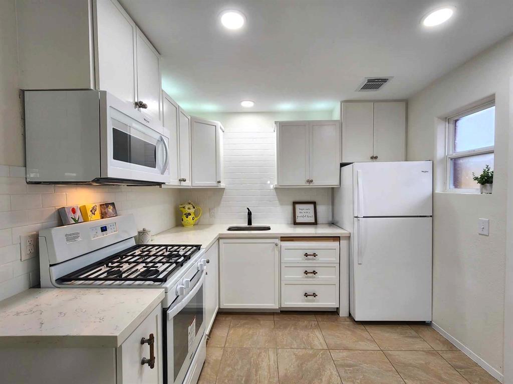 Foto principal - 5418 Pine Ave